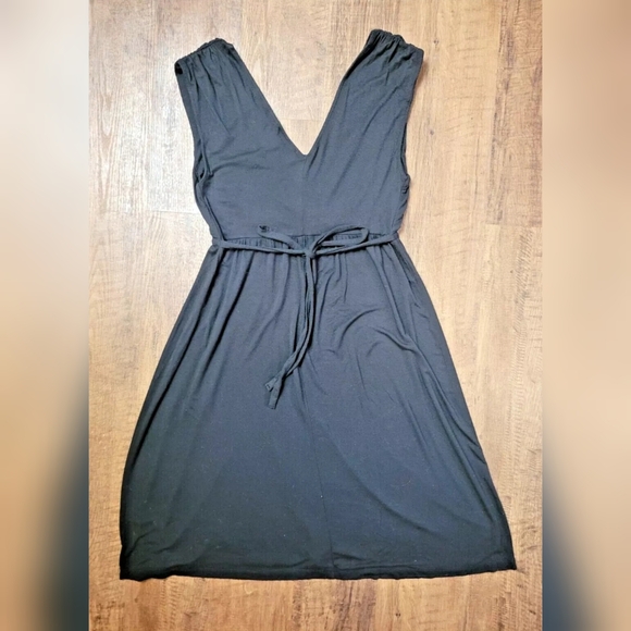 George v-neck tie back dress - Picture 8 of 10